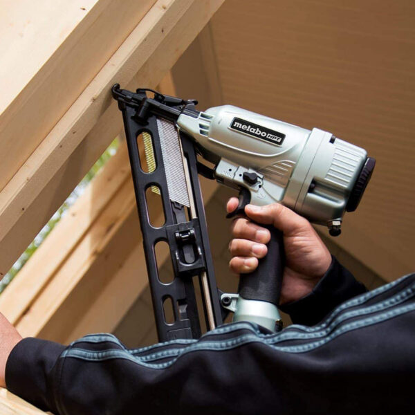 metabo hpt angled finish nailer kit 15 gauge pneumatic accepts finish nails 1.25 inch up to 2.5 inch integrated air duster nt65m (1)